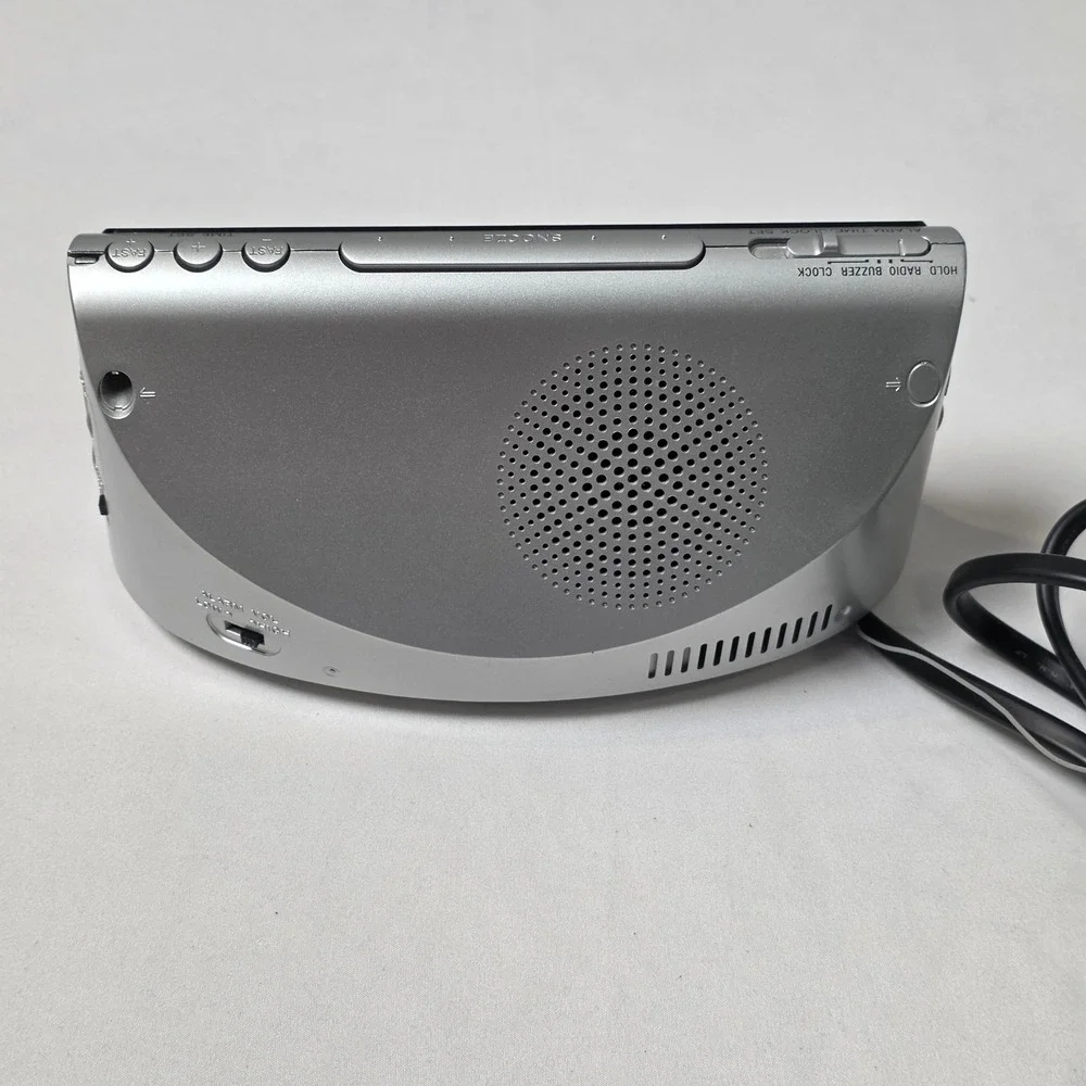 Sony Dream Machine Alarm Clock Silver AM FM Radio Large Digital Display ICF-C492